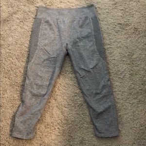 💰 3/$25 Size S grey Fabletics seamless capris